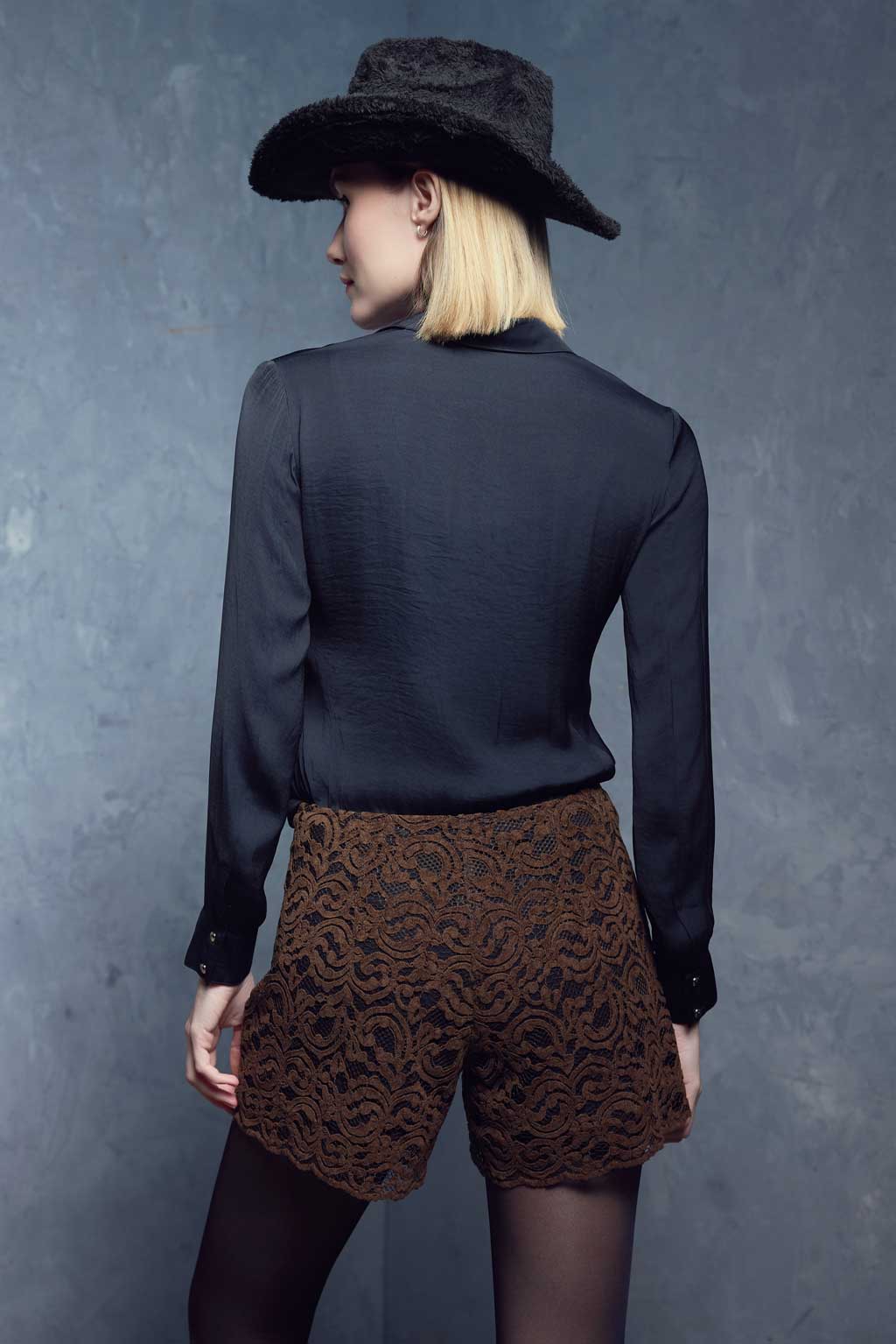 SHORT DOUCE